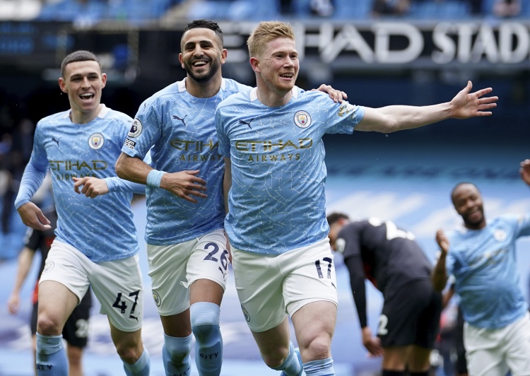 湖人詹姆斯关键三分带队取胜太阳